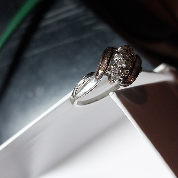 Diamond 10K Band - Picture 2 of 5